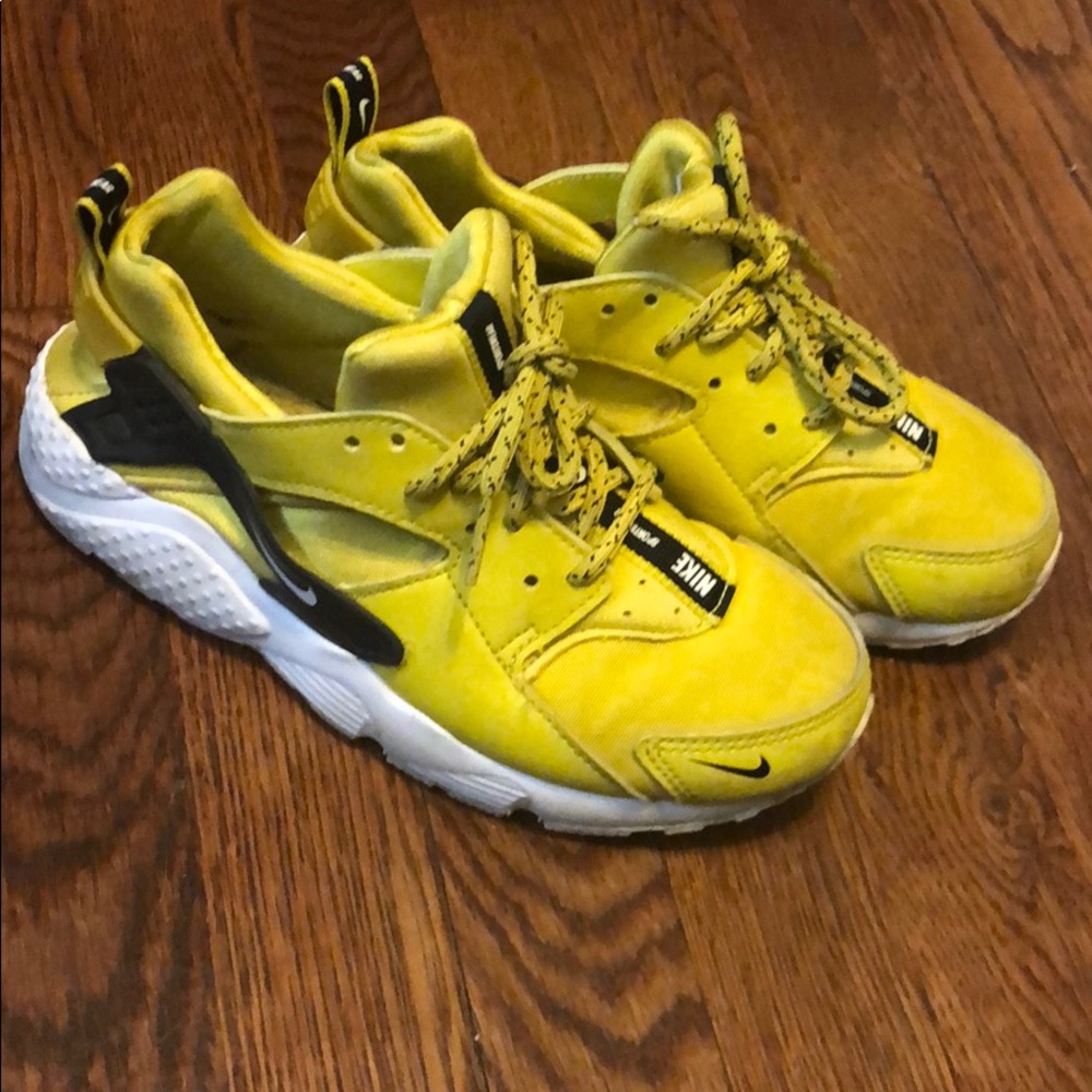 Used Nike Huarache bright citron 2018 kids size 3Y